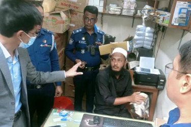 অবৈধভাবে তৈরি হচ্ছিল ভোটের সিল, প্রেস মালিক আটক
