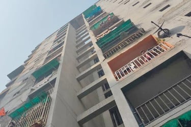 ৯ তলা থেকে লাফ দিলো ৩ তরুণী