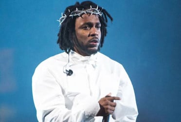 গ্র্যামি অ্যাওয়ার্ডসের মঞ্চে রেকর্ড গড়লেন লেমার