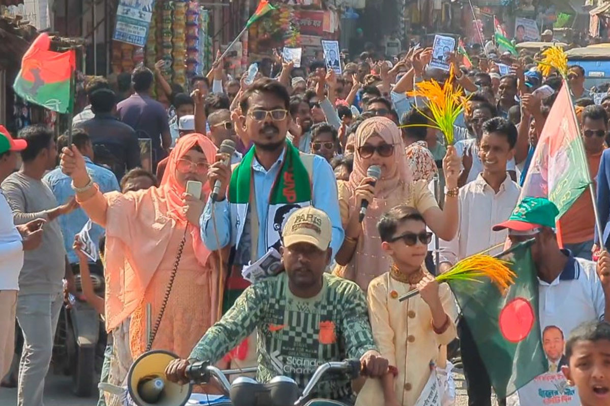 মোংলায় ধানের শীষের পক্ষে বিএনপির নির্বাচনী প্রচারণা মিছিল