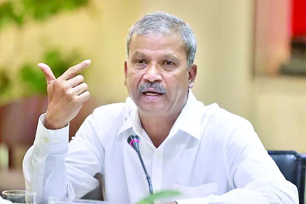 কে পড়াবেন এমপিদের শপথ