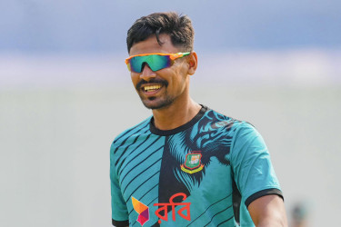 ৬ কোটি ৪৪ লাখ রুপিতে লাহোর কালান্দার্সে মুস্তাফিজ