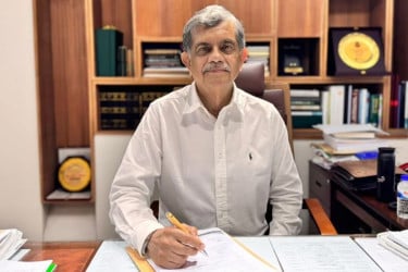 দক্ষ ও প্রযুক্তি সচেতন মানবসম্পদ তৈরিই বর্তমান শিক্ষার মূল লক্ষ্য : শিক্ষা উপদেষ্টা