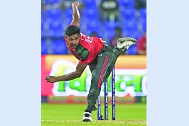 নিলামের আগেই পিএসএলে মুস্তাফিজ