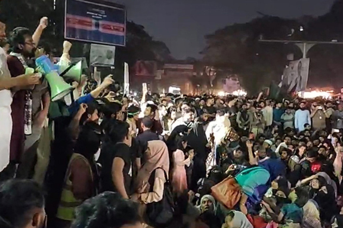 শাহবাগ অবরোধ করেছে ইনকিলাব মঞ্চ