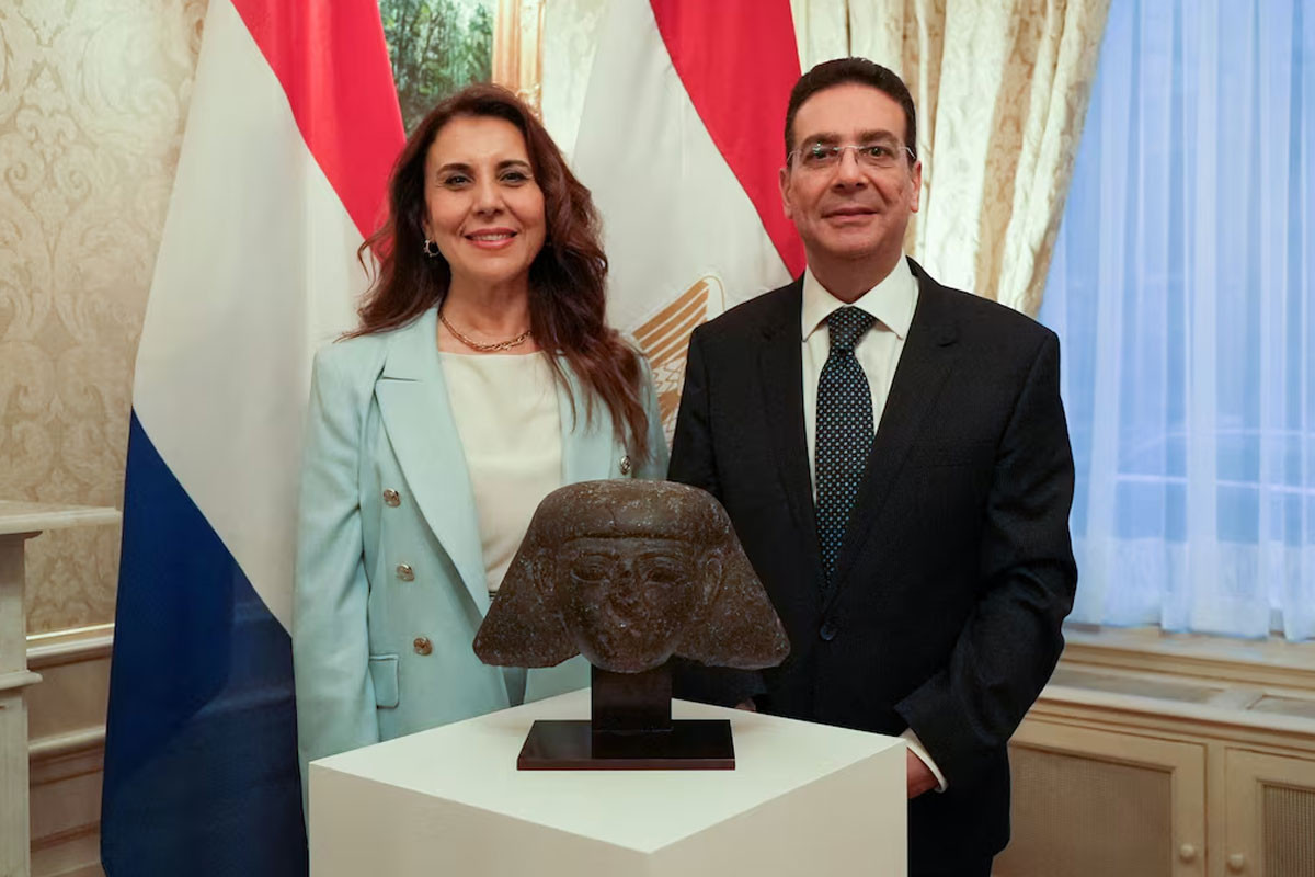 ৩,৫০০ বছরের পুরোনো মিসরীয় ভাস্কর্য ফিরিয়ে দিল নেদারল্যান্ডস