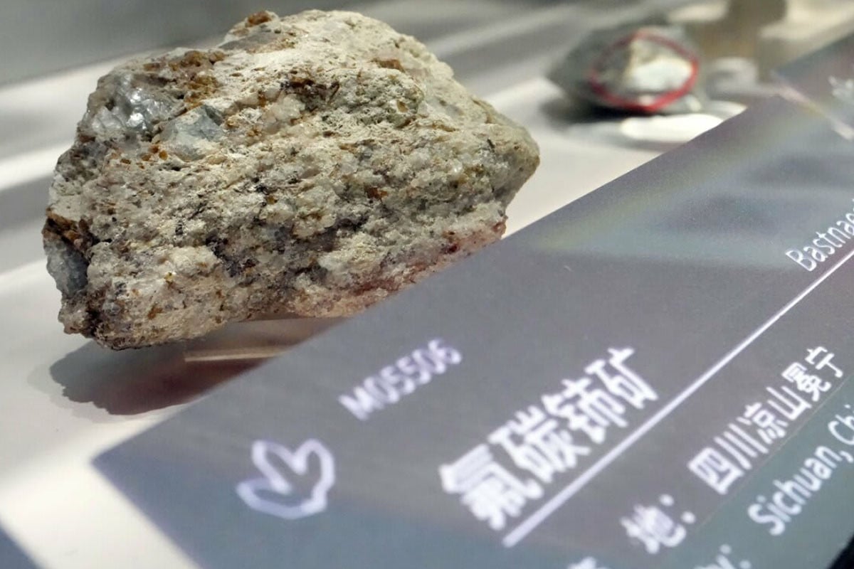 জাপানে কিছু খনিজ পাঠাতে রাজি হলো চীন