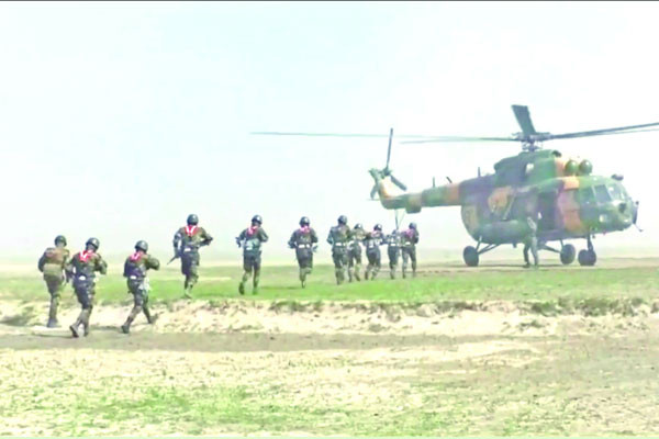 কুড়িগ্রামে সেনাবাহিনীর বিশেষ মহড়া