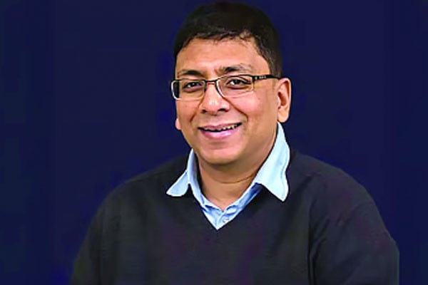 পুরস্কার পেলেন মাহবুবুল মজুমদার