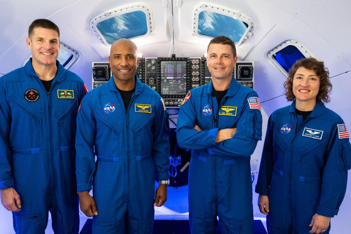 মহাকাশে স্মার্টফোন ব্যবহার করতে পারবেন নভোচারীরা