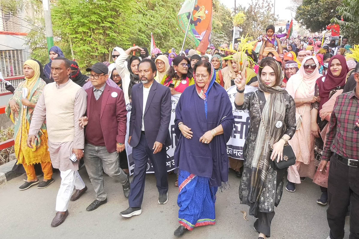 সিরাজগঞ্জে ধানের শীষের বিশাল নারী মিছিল