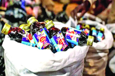 ফেনসিডিলের বিকল্প চার নেশার সিরাপের ঢল