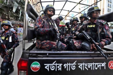 দুর্গম ২৭টি ভোট কেন্দ্রের নিরাপত্তায় ৬ প্লাটুন বিজিবি মোতায়েন