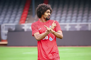 হামজার পায়ে প্লাস্টার, অনলাইনে ছড়িয়ে পড়া ছবির বিষয়ে যা জানাল বাফুফে