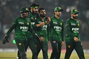 বিশ্বকাপের শুরুতেই পাকিস্তানের সামনে কঠিন সমীকরণ