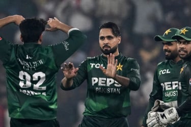 সুপার এইটে যেতে 'কিছুটা অসম্ভব মিশনে' পাকিস্তান