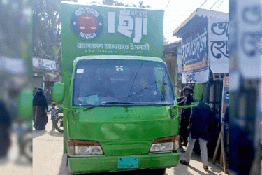 বানারীপাড়ায় বিএনপি ও জামায়াত প্রার্থীর প্রচার গাড়িকে জরিমানা