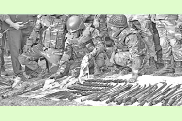 পুকুরে মিলল বিপুল অস্ত্র-গুলি