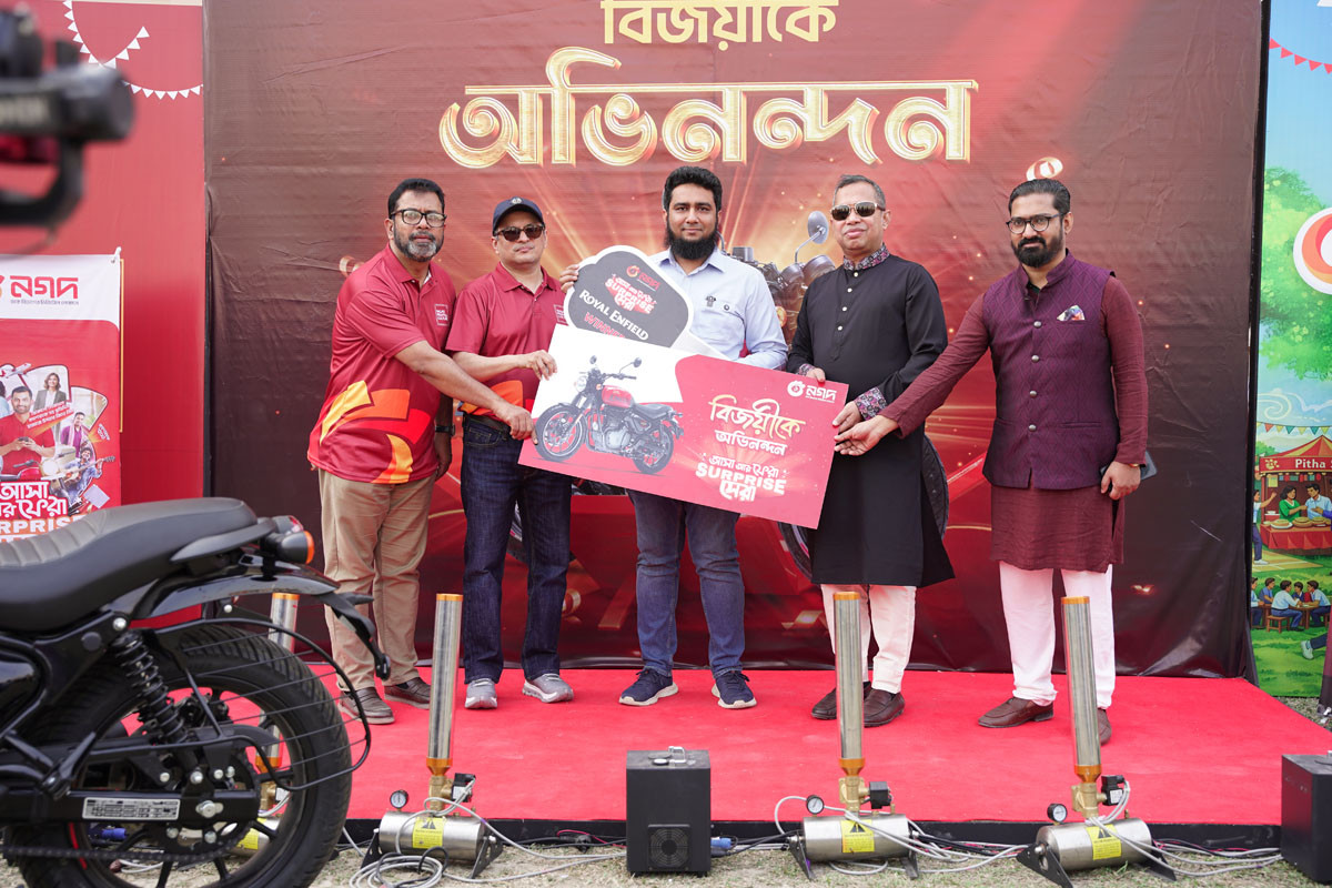 নগদের ক্যাম্পেইনের মেগা পুরস্কার রয়েল এনফিল্ড জিতলেন কুমিল্লার নোমান