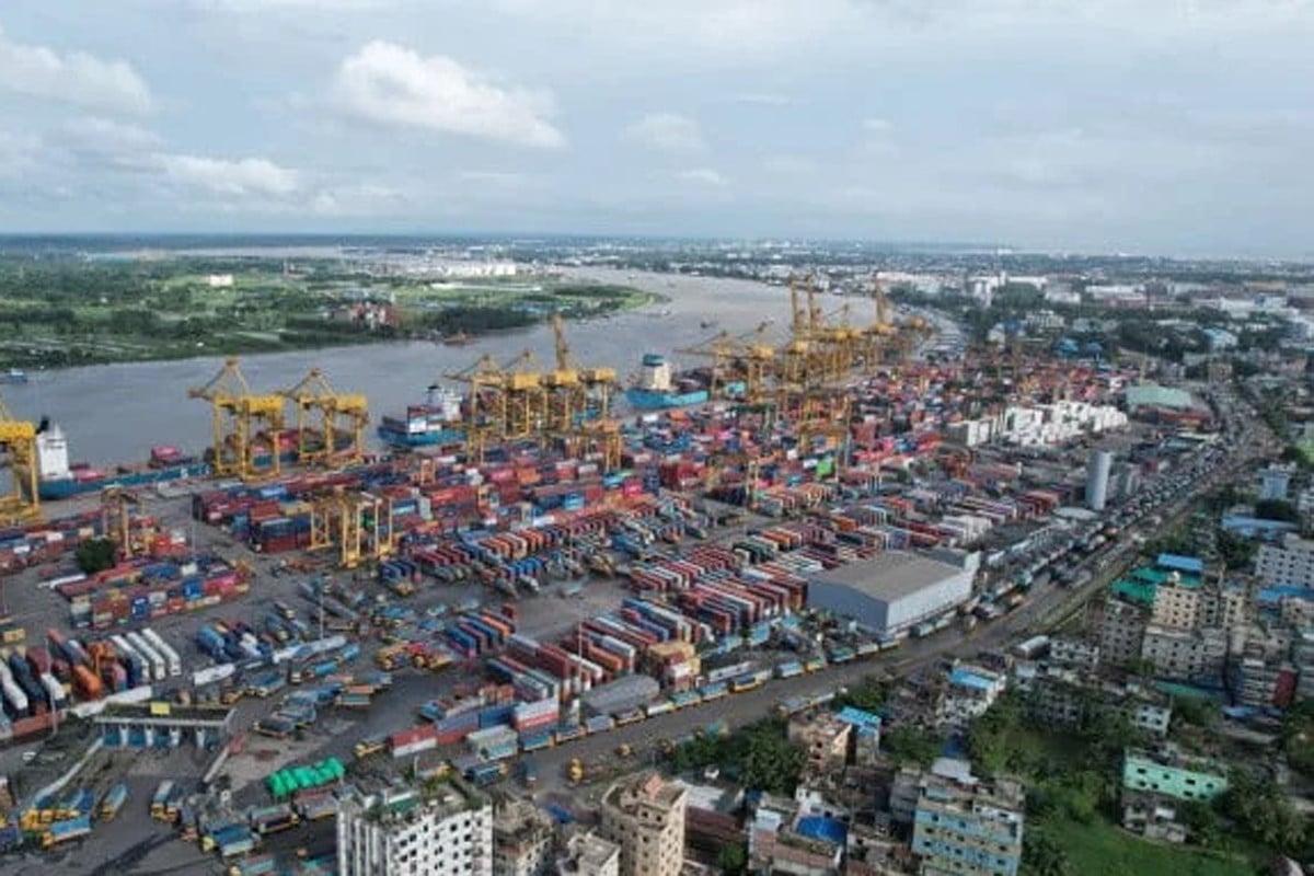 আবারও ধর্মঘটে চট্টগ্রাম বন্দরে অচলাবস্থা