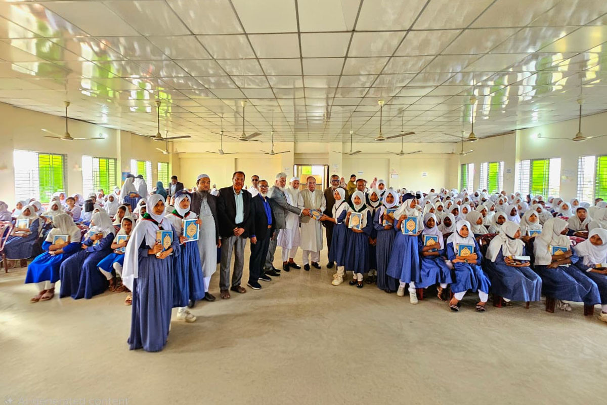 ছয় সহস্রাধিক শিক্ষার্থীর মাঝে পবিত্র কোরআন শরিফ বিতরণ করল বসুন্ধরা গ্রুপ