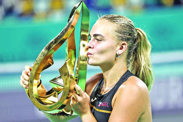 চেক মেয়ে সারার প্রথম ট্রফি জয়