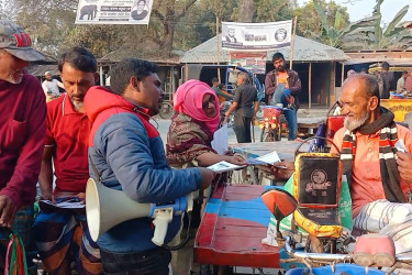 ভোটারদের দ্বারে দ্বারে কুষ্টিয়ার একমাত্র নারী প্রার্থী রুম্পা