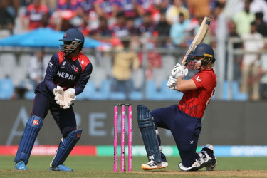 নেপালের বিপক্ষে ব্যাটিংয়ে ইংল্যান্ড