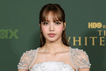 রোমান্টিক কমেডি সিনেমায় ব্ল্যাকপিংকের লিসা