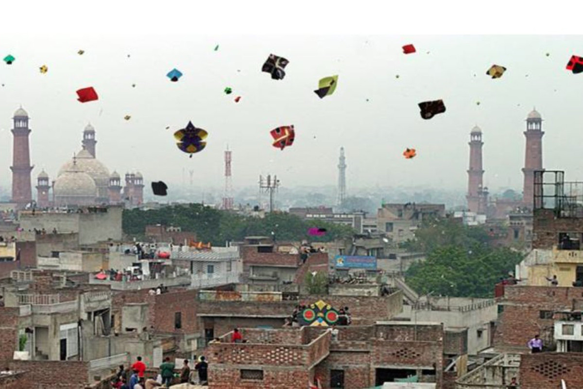 ১৯ বছর নিষিদ্ধ থাকার পর পাকিস্তানে ফিরল ঘুড়ি উৎসব