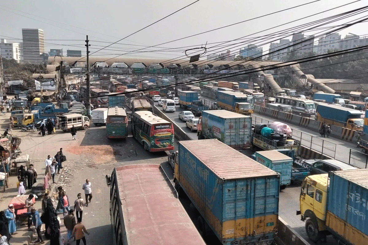 পুলিশের জনবল সংকটে ঢাকা-চট্টগ্রাম মহাসড়কে ১০ কিমি যানজট