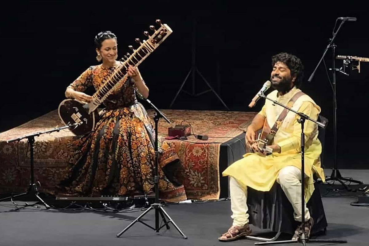 প্লেব্যাক ছাড়ার ঘোষণার পর এবার মঞ্চে অরিজিৎ