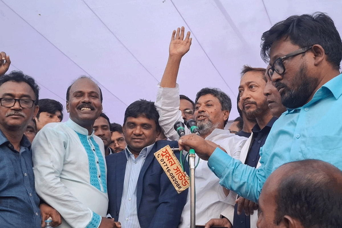 মাদারীপুর-২: ধানের শীষে ভোট চাইলেন স্বতন্ত্র প্রার্থী শহিদুল