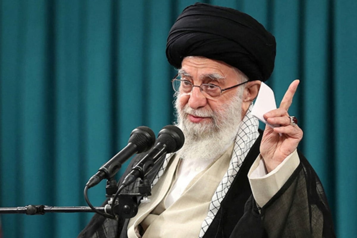 ট্রাম্পের হুমকির মুখে ৩৭ বছরের ঐতিহ্য ভাঙলেন খামেনি?