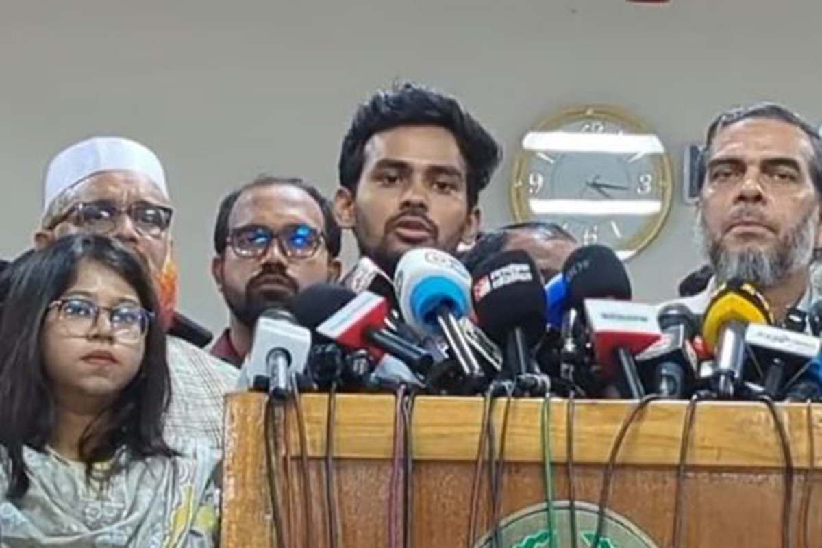 একটি দলের প্রার্থীকে শোকজ করলেই অফিসার প্রত্যাহার হচ্ছেন: আসিফ মাহমুদ