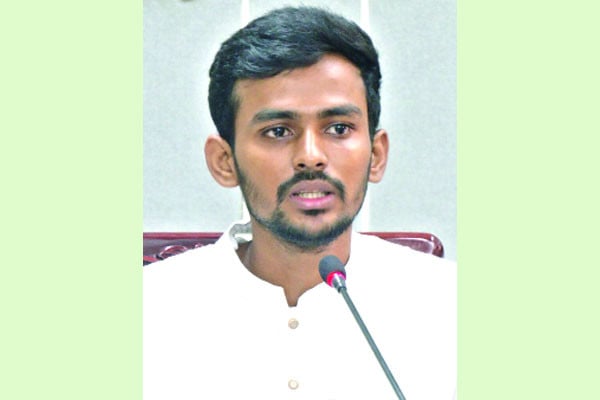 মনে হয় ইসি কারও প্রভাবে কাজ করে