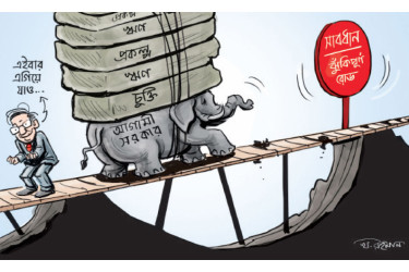 শেষবেলায় চুক্তি-কেনাকাটার হিড়িক