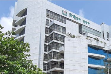 মোবাইল ব্যবহারের নিষেধাজ্ঞায় গণমাধ্যমকে আওতামুক্ত রাখার আশ্বাস ইসির