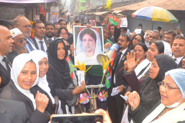 তারেক রহমানের পক্ষে ভোট চেয়ে আইনজীবী ফোরামের গণসংযোগ