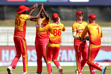 পেসারদের দাপটে জয়ে বিশ্বকাপ শুরু জিম্বাবুয়ের
