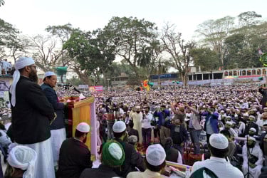 ইসলামের পক্ষে একমাত্র প্রতীক হাতপাখায় ভোট দিন: চরমোনাই পীর