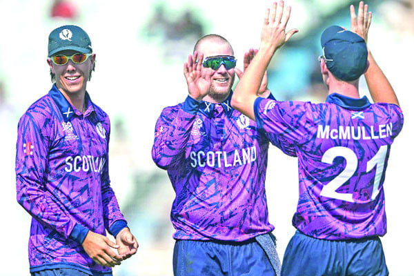 ইতালির তেতো অভিষেক, স্কটল্যান্ডের রেকর্ড জয়