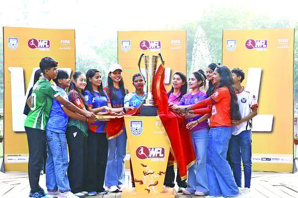 নারী ফুটবলের ট্রফি উন্মোচন