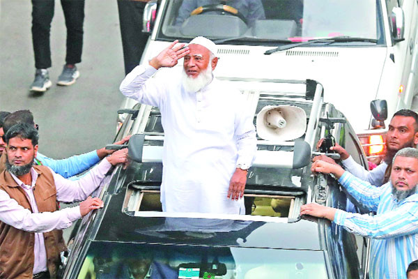 এখন থেকে ভোট কেন্দ্র পাহারা