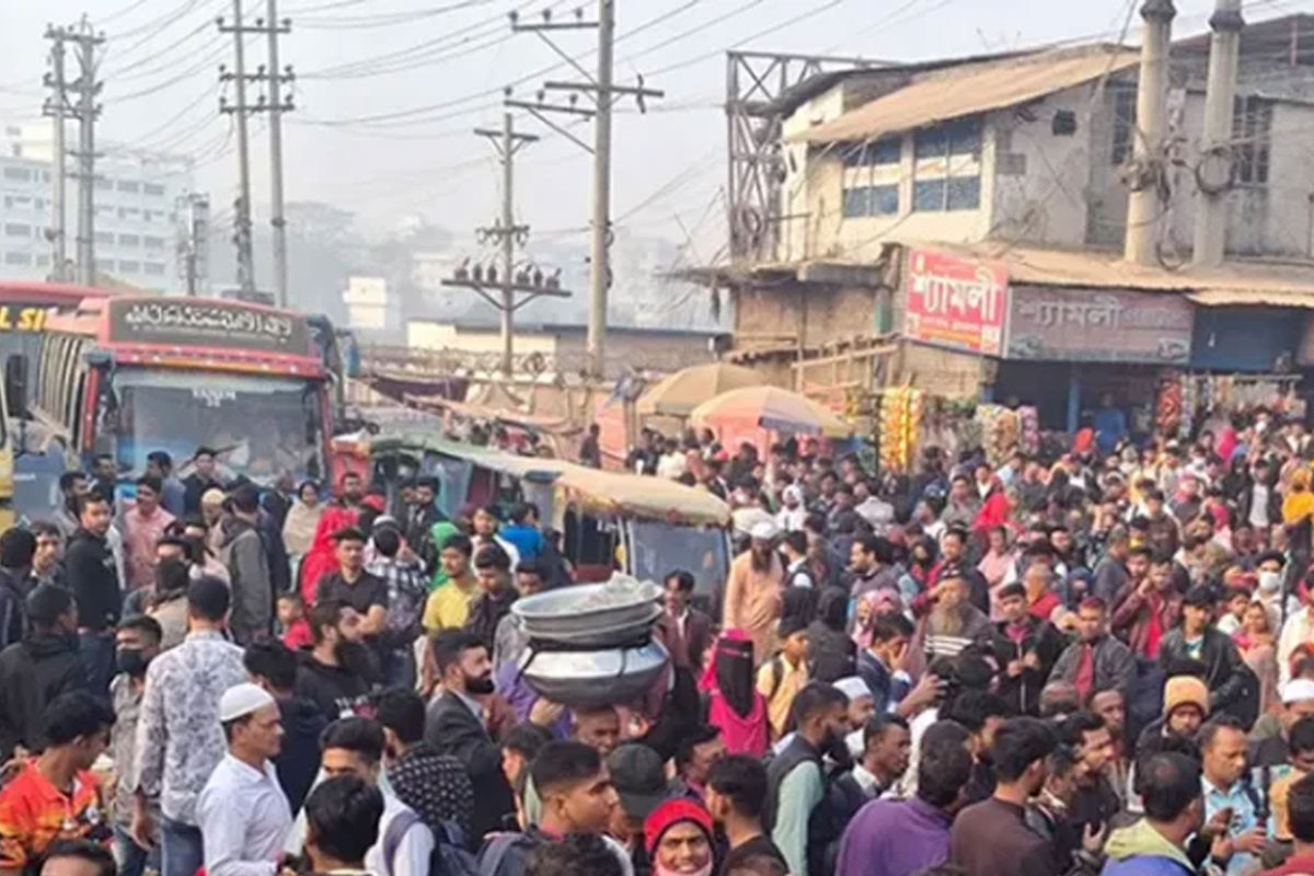 অতিরিক্ত ভাড়া আদায়ের প্রতিবাদে নবীনগর-চন্দ্রা মহাসড়ক অবরোধ