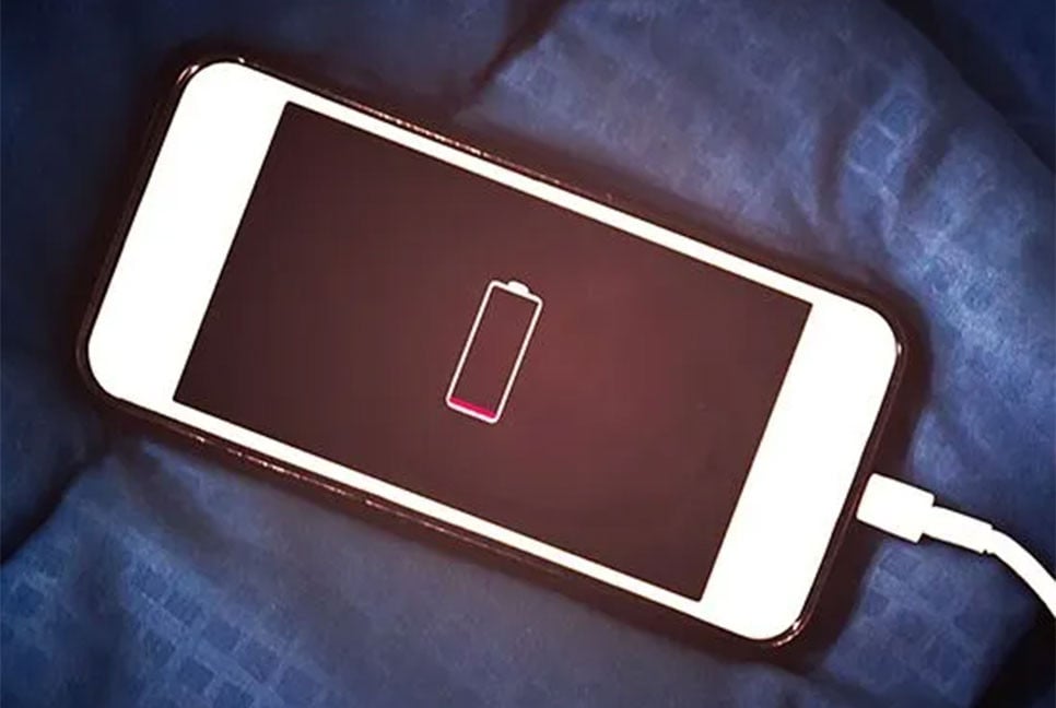 ফোনের ব্যাটারির আয়ু বাড়াতে বন্ধ করুন ৫ ফিচার