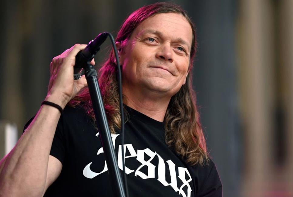 ক্যান্সারের কাছে হেরে গেলেন ‘থ্রি ডোরস ডাউনের’ লিড ভোকাল