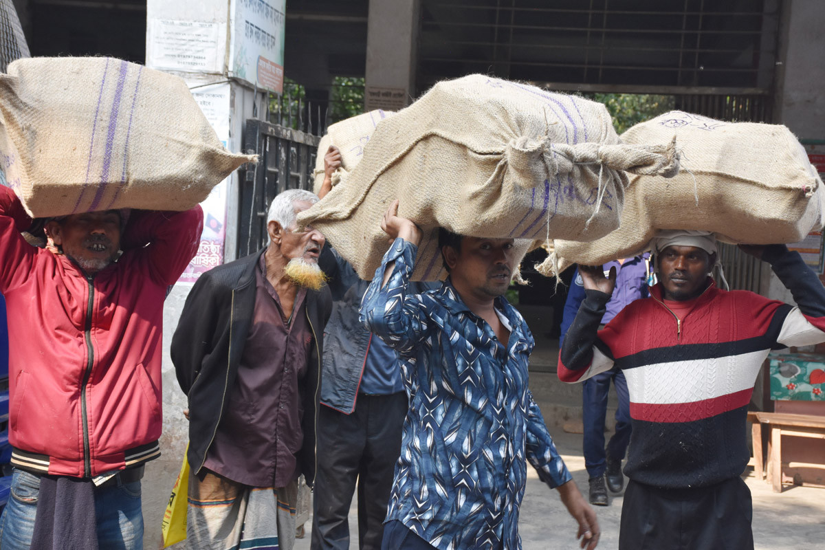 রাজবাড়ীতে পৌঁছাল ব্যালট পেপার