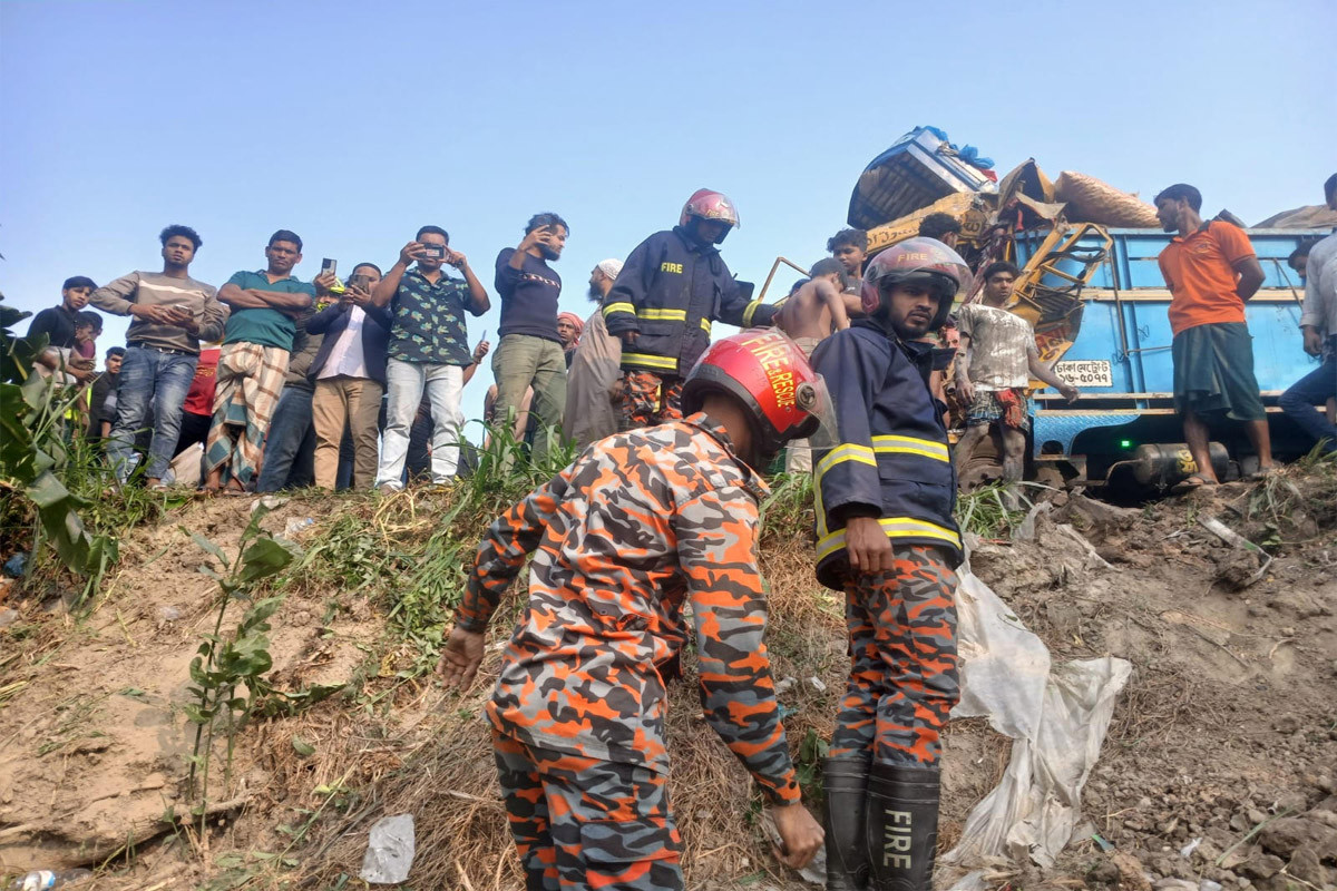ভাঙ্গায় বাস-ট্রাক সংঘর্ষে ১৭ জন আহত