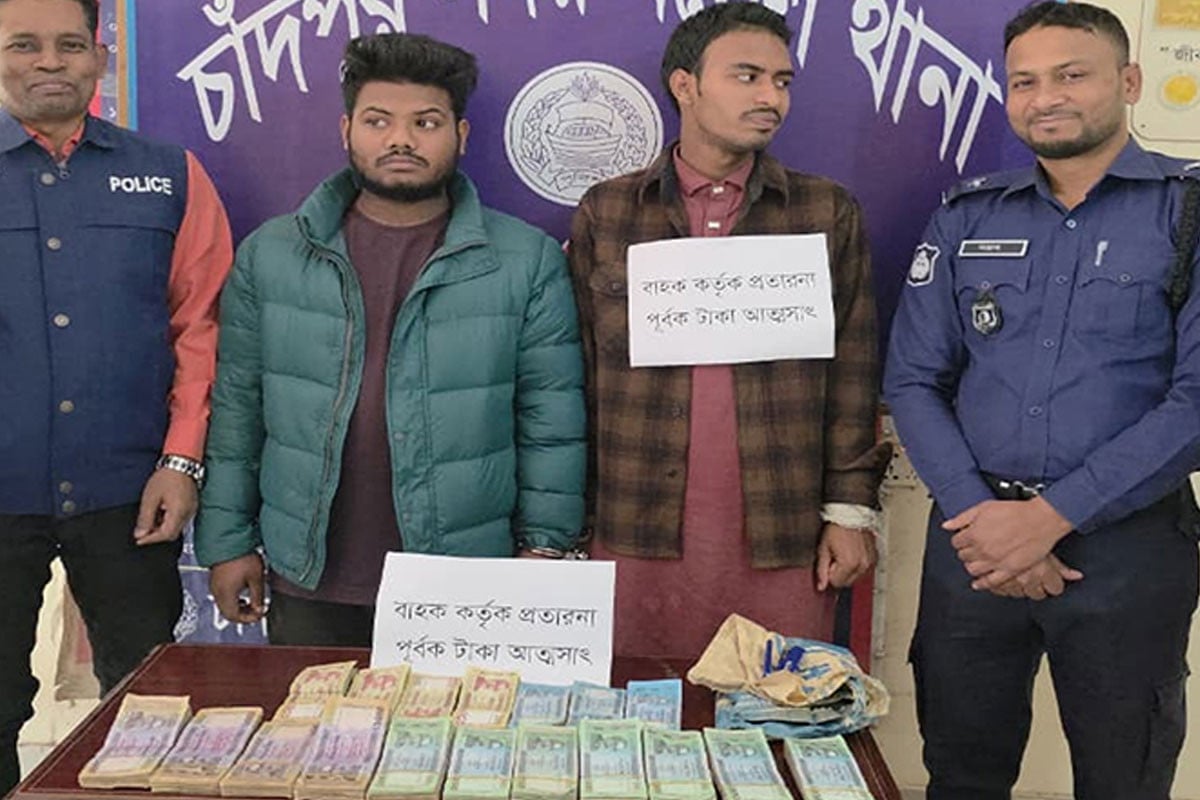 গর্ত থেকে বিকাশ এজেন্টদের ৯ লাখ টাকা উদ্ধার, গ্রেপ্তার ২